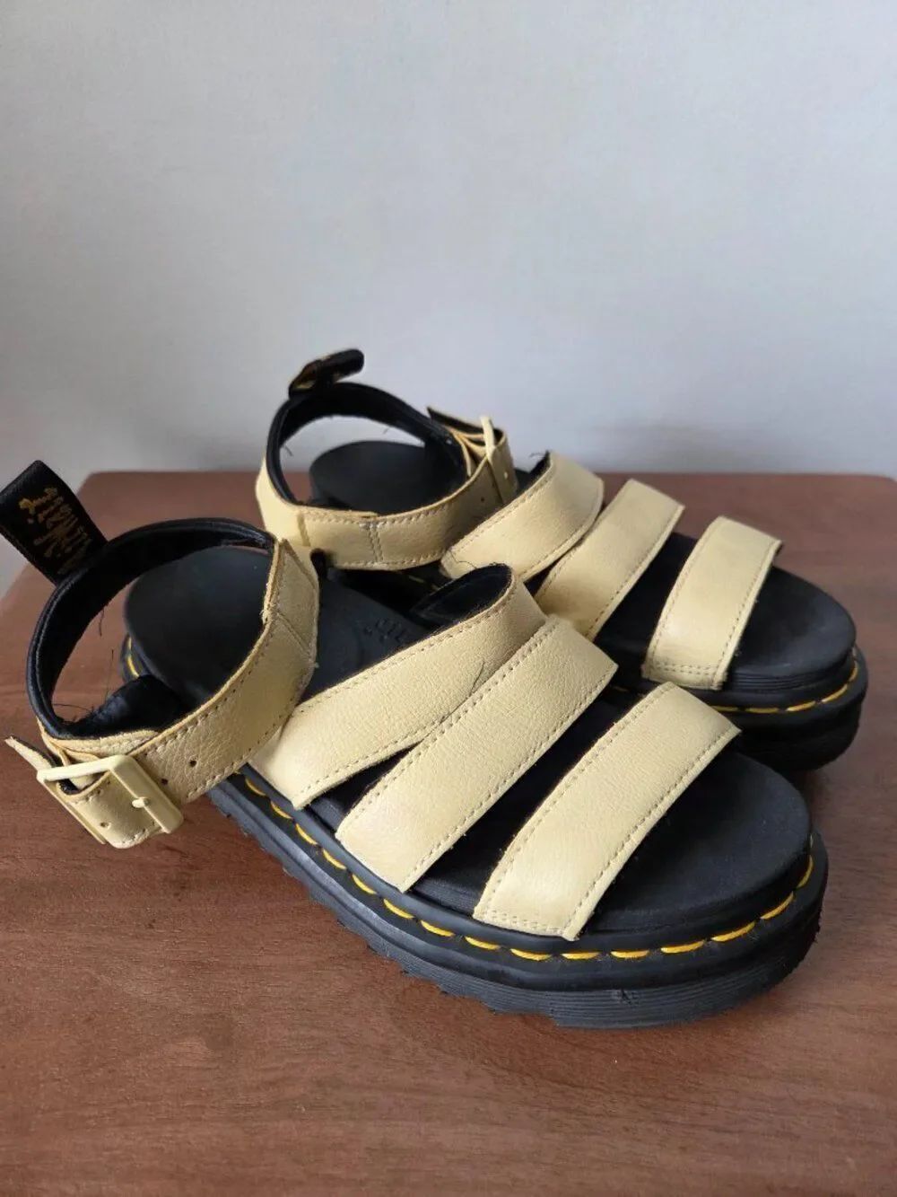 EUC DR MARTENS MUSTARD YELLOW LEATHER STRAPPY SANDALS BOUNCING SOLES SIZE 5 US